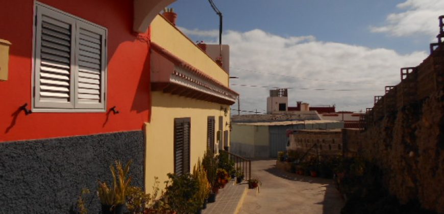 Se vende Piso en casa unifamiliar , en la calle Las Cordilleras. Moya