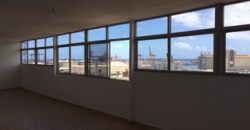 Venta de piso en LA ULTIMA Planta de Edificio de gran altura en la zona Puerto- Canteras