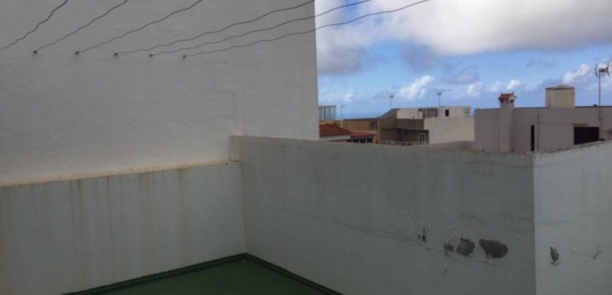 Venta de vivienda unifamiliar incluidas varias plazas de garaje en el centro de Moya